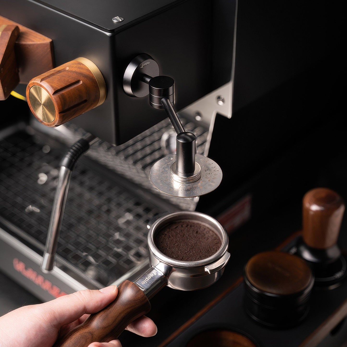 Multi-Function Magnetic Puck Screen Holder